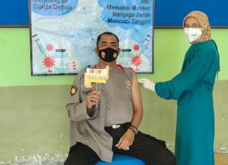 *Kapolsek bersama Forkopimka Widang menjalani Vaksinasi Tahap ke Dua*