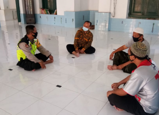 Subuh kamtibmas polsek Tuban, silaturahmi dengan jamaah masjid Astana Tuban