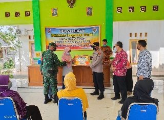 Kapolsek Tambakboyo Polres Tuban Menghadiri Penyerahan BLT Dana Desa