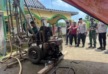 Gelar Baksos, Kapolres Kediri Serahkan Bantuan Sumur Bor untuk Warga Babatan
