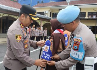 Cegah Bullying Kapolres Pelabuhan Tanjungperak Kukuhkan Polisi Siswa