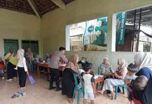 Bhabinkamtibmas Polsek Montong Dampingi Kegiatan Posyandu di Desa Montongsekar Kecamatan Montong