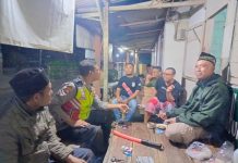 Jaga Kamtibmas Anggota Polmas Polsek Senori Polres Tuban Polda Jatim Melaksanakan Patroli Sambang Dengan Warga Desa Rayung