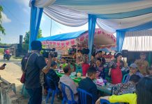 Anggota Polmas Polsek Senori Polres Tuban Polda Jatim Melaksanakan Pengamanan Kegiatan Langen Tayub Di Desa Rayung