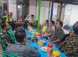 Sinergi TNI Polri, Polsek Kenduruan Polres Tuban bersama Koramil Kenduruan gelar Pengamanan Jaranan di Desa Bendonglateng
